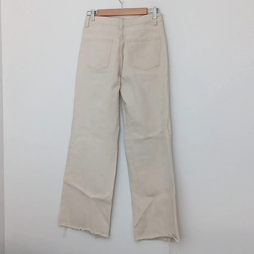 Adika Jeans Women's Size Medium Cream‎ Colored Wide Leg Jeans Raw Hem Pre-owned